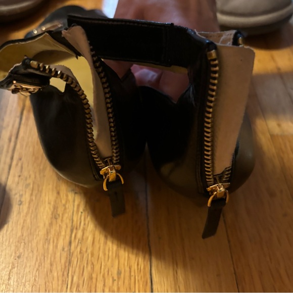 Women’s size 8 classic black heels - Picture 2 of 3